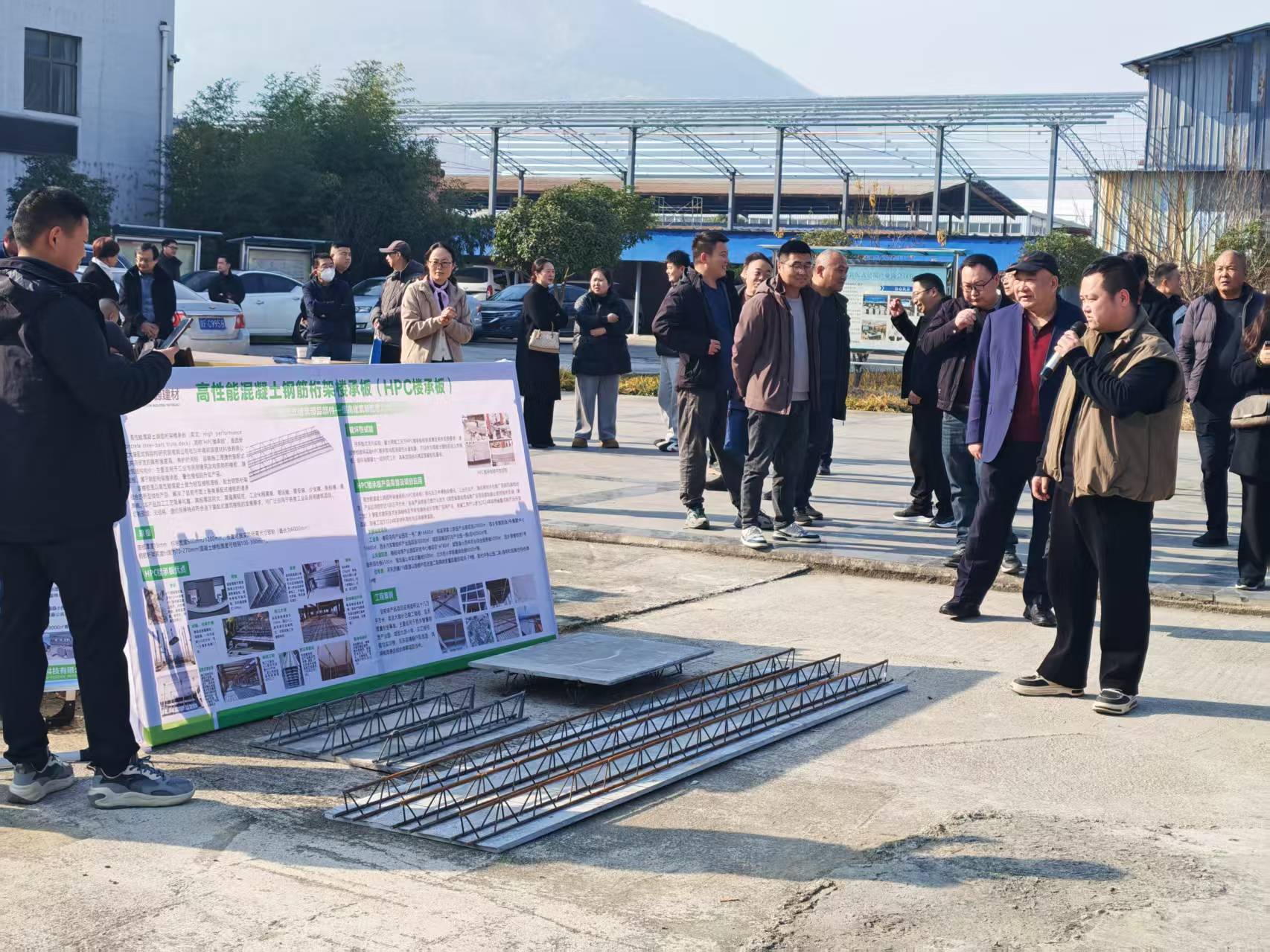 学会等单位承办的全市钢结构智能建造与建筑工业化发展暨现场观摩大会在南郑区举行